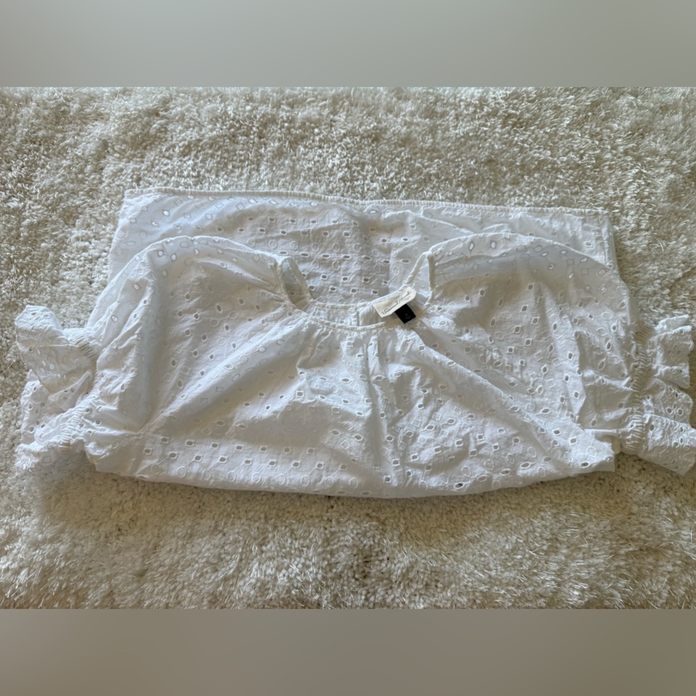 Universal Thread White Eyelet Top